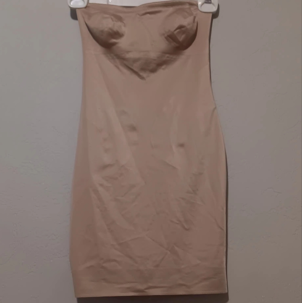 Soma Vanishing Edge Shapewear Strapless Slip SzS‎ Cream